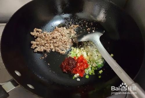 如何做五花肉木耳烧豆腐