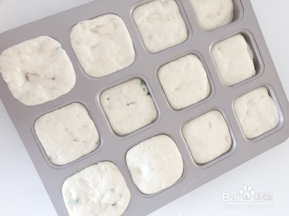 香气浓郁的芝士肉肠香葱面包