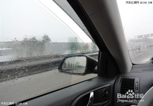 下雨天开车族应该注意哪些问题来保证我们的安全