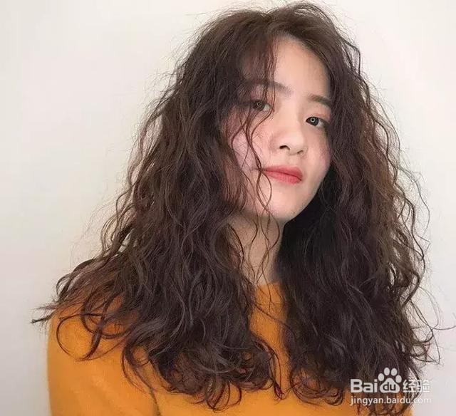 秋天,如何让头发变得轻盈、蓬松呢