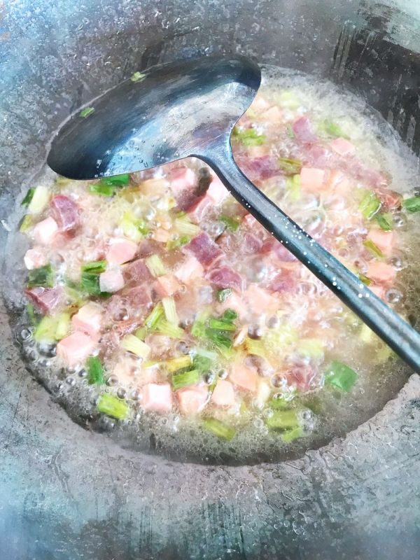 咸蛋火腿腊肉粽