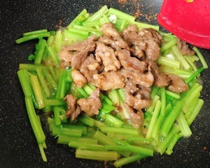 私房芹菜炒牛肉
