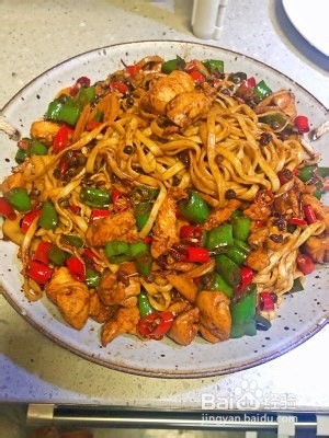 麻辣过瘾双椒鸡捞面的做法