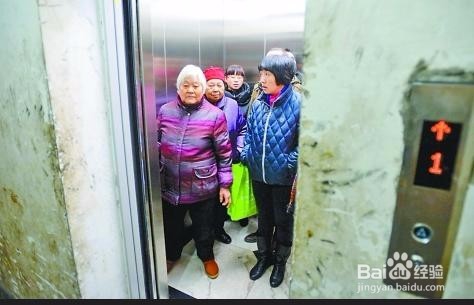 <b>女生独自乘电梯的时候应该注意哪些方面</b>