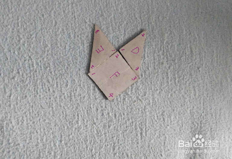 用七巧板怎样拼一只向前跑的狐狸？