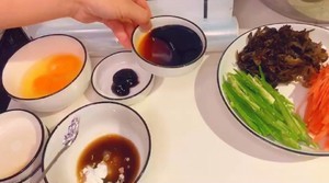 鱼香炒蛋的做法