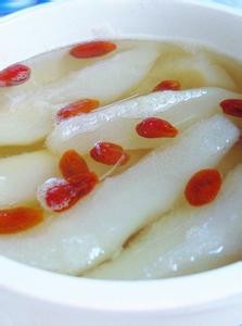 冰糖枸杞雪梨的做法