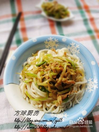 儿子九岁了---榨菜肉丝面