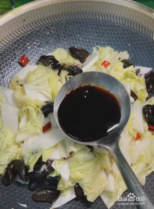 青椒炒白菜的做法！