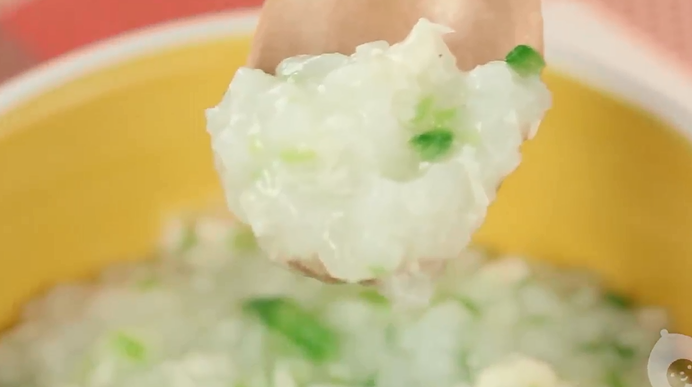 8个月宝宝辅食推荐：如何做荷兰豆鸡肉粥？