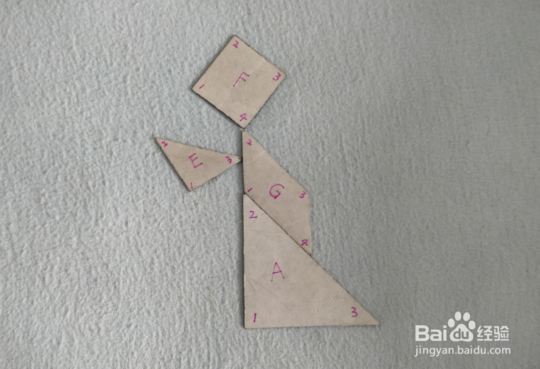 用七巧板怎样拼一个坐船上的女游客