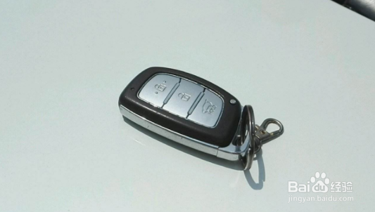 北京现代领动车钥匙怎么换电池