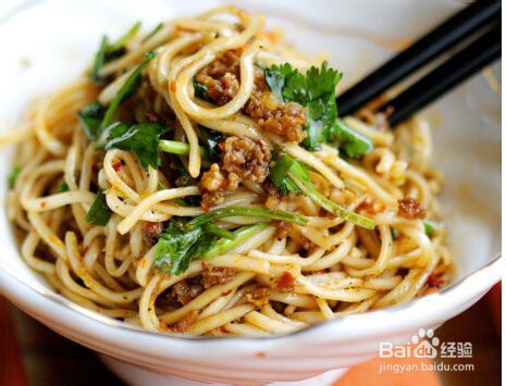 麻辣鲜香炸酱面（居家必备）