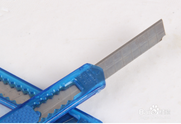 墙纸怎么撕最容易