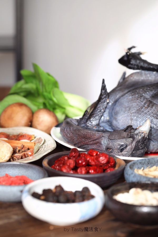 红枣枸杞桂圆莲子乌鸡汤