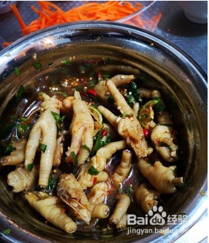 正宗傣味舂鸡脚的做法