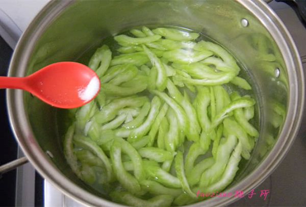 肉丝豆干炒芹菜