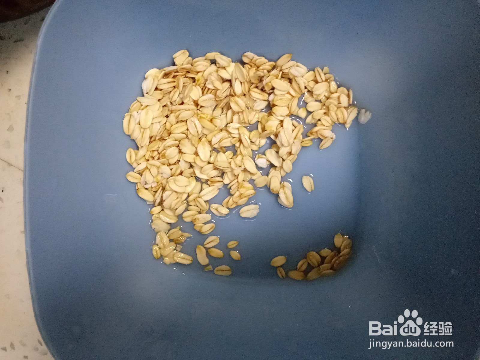 燕麦黑米红枣粥