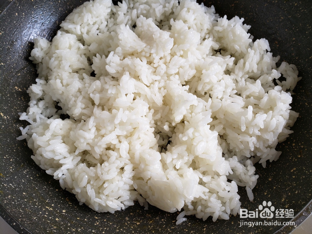 三文鱼炒饭的做法