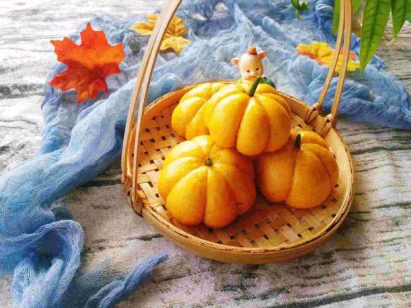 南瓜豆沙包、红枣小米粥