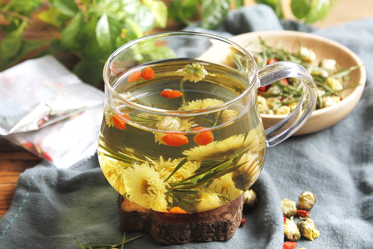 喝什么花茶能治便秘，比如柠檬、枚瑰、金银花…