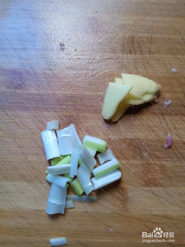 家常芹菜叶肉丝面