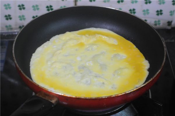 玉米渣花生粥胡萝卜鸡蛋卷