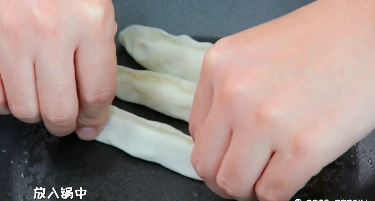 虾仁豆腐锅贴怎么做