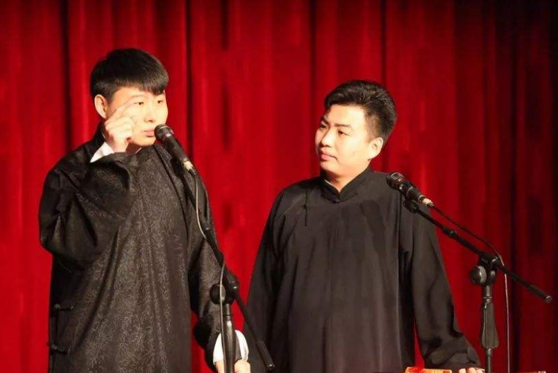 “救火用的小铜草帽儿”和“旅游用的小皮洗脸盆”是什么相声里面的