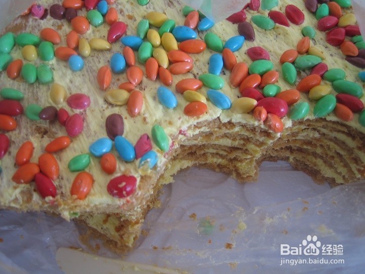 老年人怎样教孩子吃黄油蛋糕