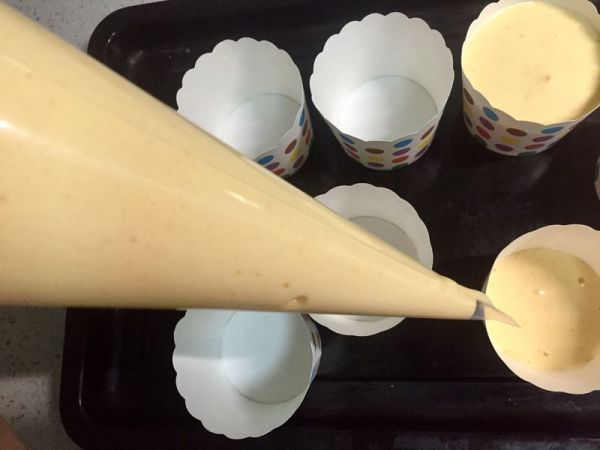 奥利奥向日葵纸杯蛋糕#美的FUN烤箱.焙有FUN儿#