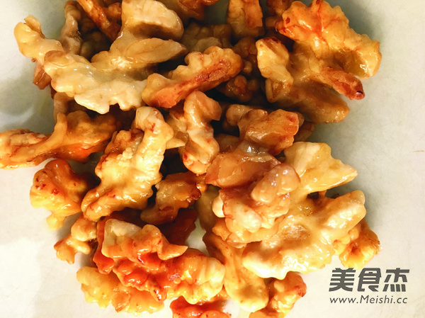 核桃仁炒鸡丁