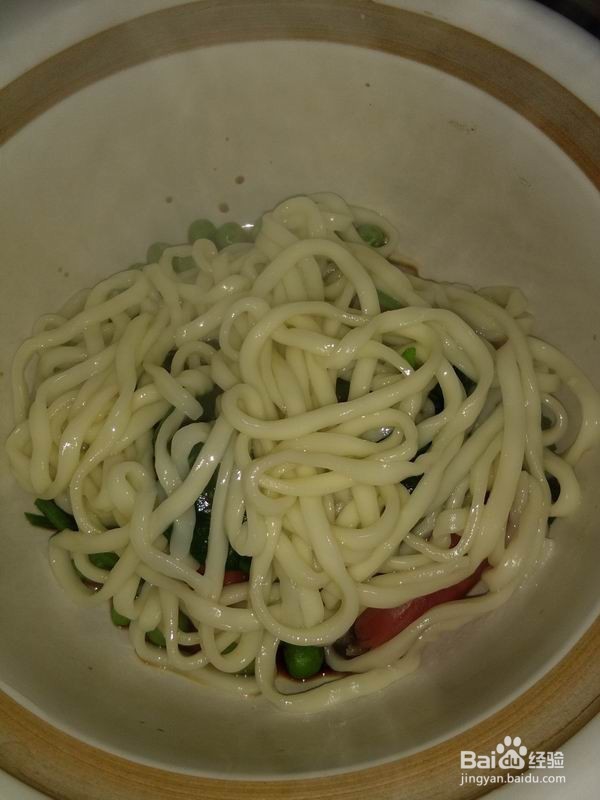 青豌豆菠菜香肠拌面