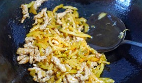 榨菜青椒炒香干怎么做？