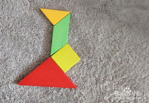 用七巧板怎样拼一只抬头看的海狮?