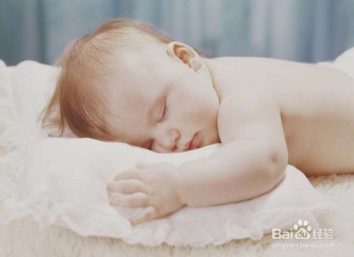 如何通过宝宝睡姿看出宝宝健康状况？