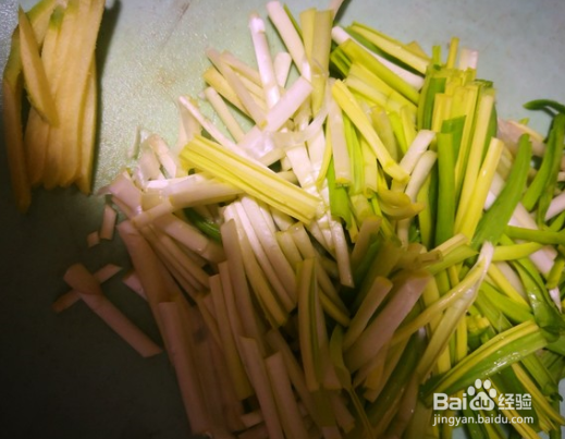 木耳炒蒜苗的做法