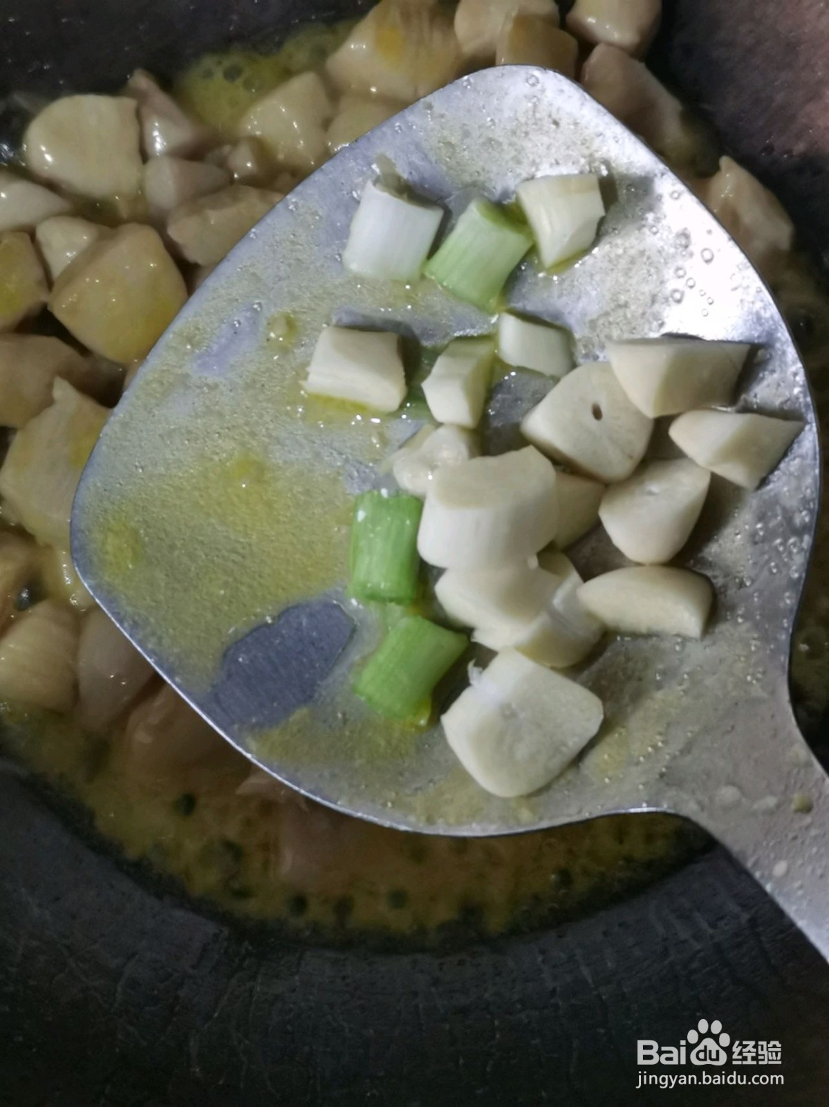 香干火腿炒鸡丁的做法