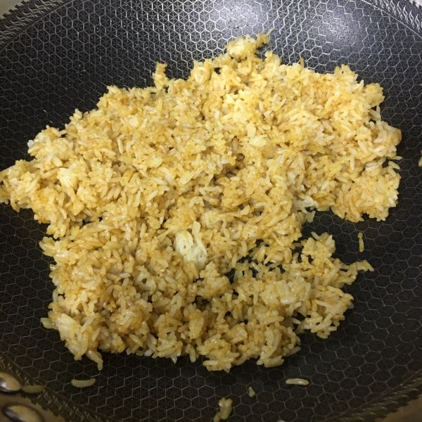 鲜蔬咖喱蛋炒饭