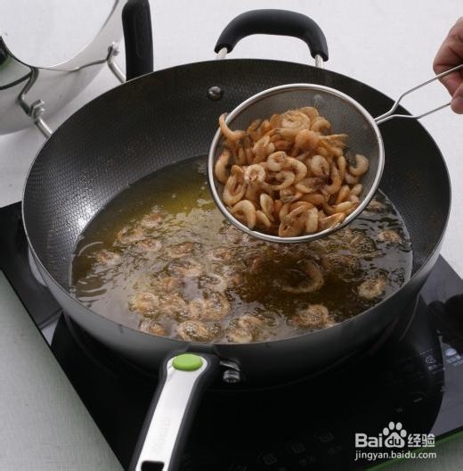 油爆河虾的简易做法