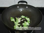 西兰花两吃之---【兰花梗炒肉】