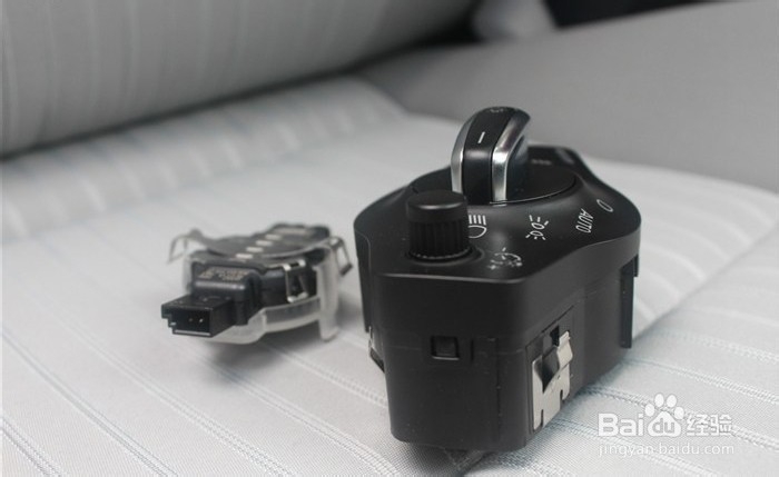 奥迪A4L自动大灯安装指南