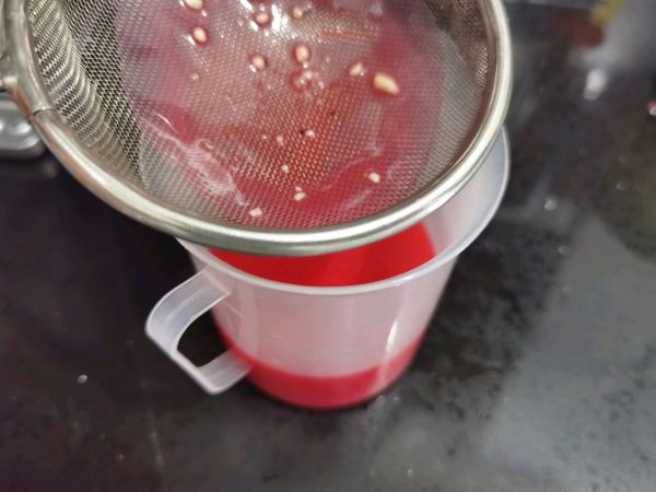 爱心白巧克力夹心慕斯蛋糕