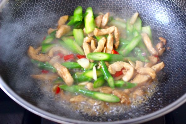 芦笋鸡肉条小炒