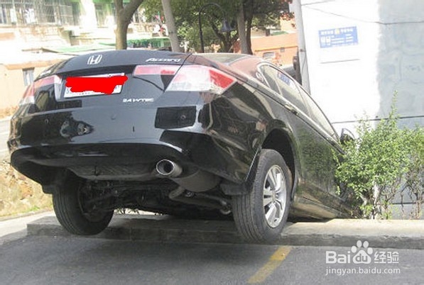 台风过境城市时街道行人交通安全注意事项