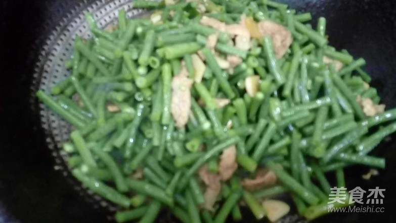豇豆炒肉的做法