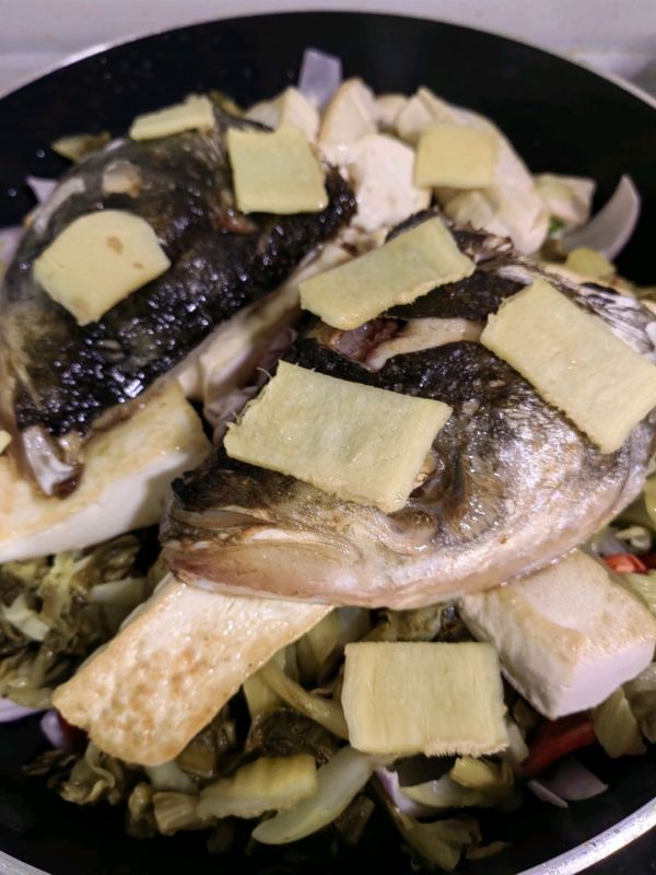 酸菜水豆腐鱼头煲