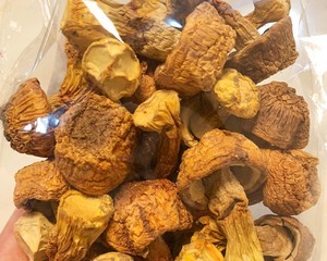 鲜松茸排骨汤的做法