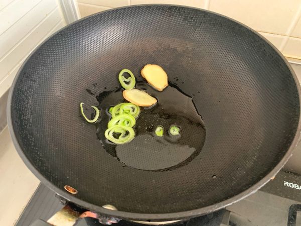 上大骨头炖酸菜