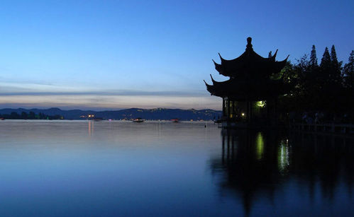 怎样游玩杭州西湖